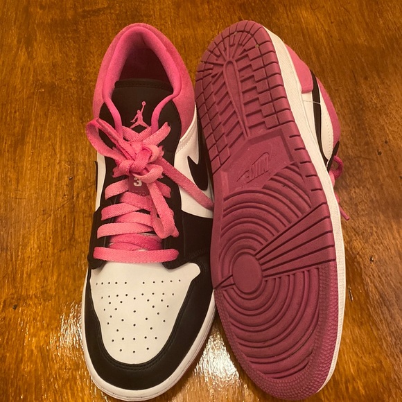 Air Jordan 1 Low SE Fuchsia, Clean and in good condition, worn 2 times. - Picture 1 of 4